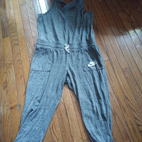 🚫SOLD🚫Women's Nike Romper - Picture 2 of 6